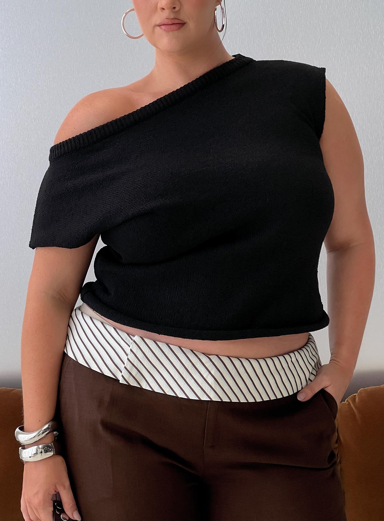 Ashfield Off Shoulder Top Black Curve